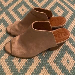 Sugar Peppermint heeled light gold 3” mule slides